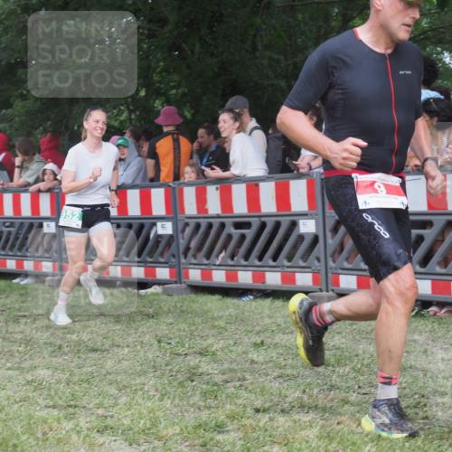 21.06.2025 - 27. Vierlanden-Triathlon KatJ http://msf.ph/oto/8026351 15.06.2025 13:29:15 Ziel 9, 952 meine-sportfotos.de