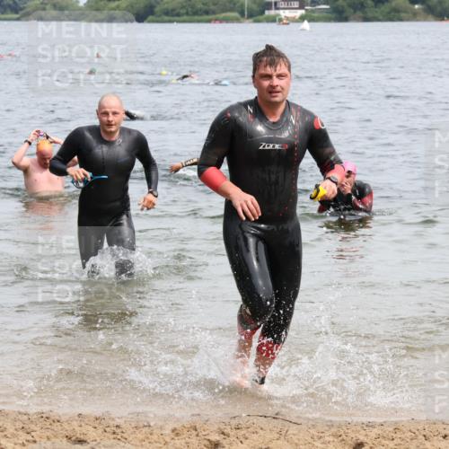 15.06.2025 - 27. Vierlanden-Triathlon Lena Gebhardt http://msf.ph/oto/8026353 15.06.2025 10:58:23 Schwimmen 643, 710, 732, 741, 769 meine-sportfotos.de