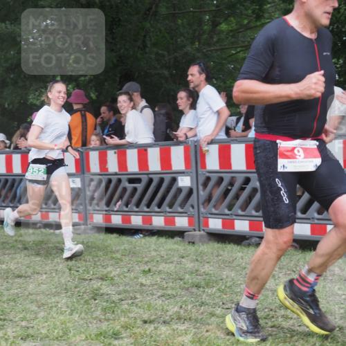 21.06.2025 - 27. Vierlanden-Triathlon KatJ http://msf.ph/oto/8026356 15.06.2025 13:29:15 Ziel 9, 952 meine-sportfotos.de