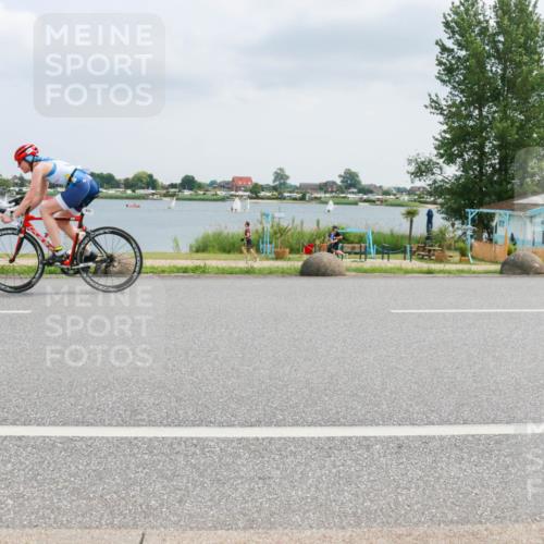 21.06.2025 - 27. Vierlanden-Triathlon H.Heesch http://msf.ph/oto/8026363 15.06.2025 12:11:59 Radfahren 915 meine-sportfotos.de