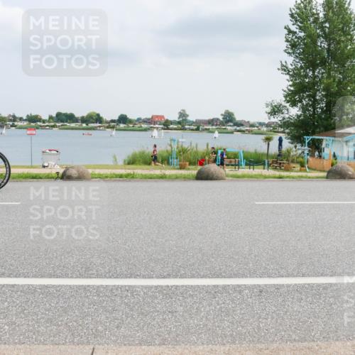21.06.2025 - 27. Vierlanden-Triathlon H.Heesch http://msf.ph/oto/8026368 15.06.2025 12:11:59 Radfahren 915 meine-sportfotos.de