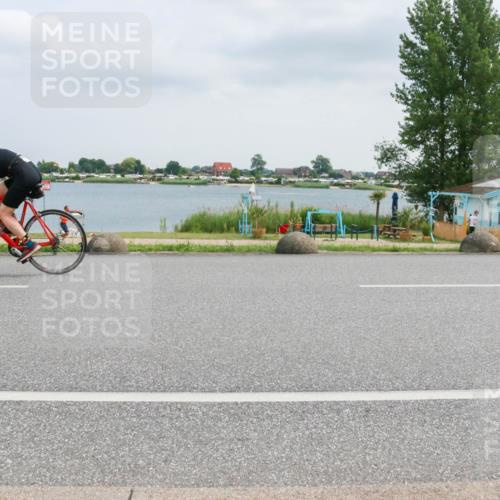 21.06.2025 - 27. Vierlanden-Triathlon H.Heesch http://msf.ph/oto/8026385 15.06.2025 12:12:34 Radfahren 905, 976 meine-sportfotos.de