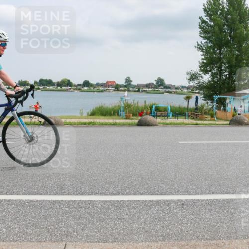 21.06.2025 - 27. Vierlanden-Triathlon H.Heesch http://msf.ph/oto/8026393 15.06.2025 12:12:34 Radfahren 905, 976 meine-sportfotos.de