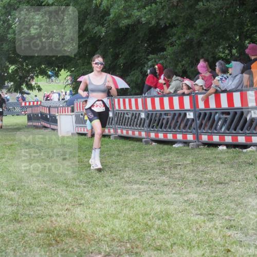 21.06.2025 - 27. Vierlanden-Triathlon KatJ http://msf.ph/oto/8026394 15.06.2025 13:29:30 Ziel 220, 717 meine-sportfotos.de
