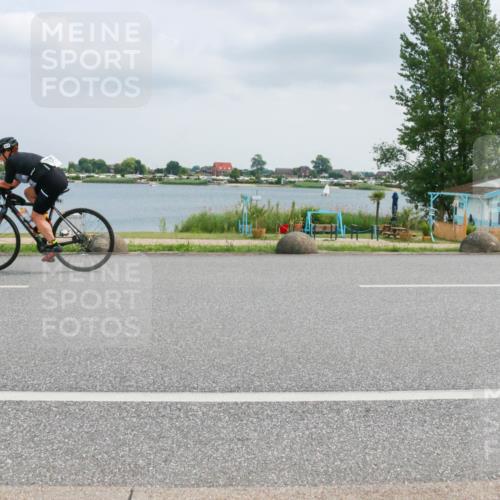 21.06.2025 - 27. Vierlanden-Triathlon H.Heesch http://msf.ph/oto/8026421 15.06.2025 12:12:46 Radfahren 903, 914 meine-sportfotos.de