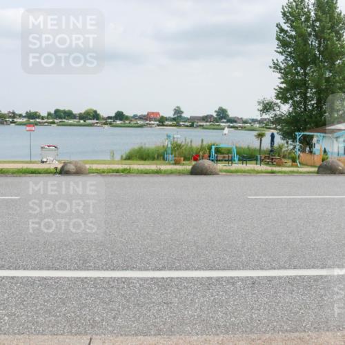 21.06.2025 - 27. Vierlanden-Triathlon H.Heesch http://msf.ph/oto/8026427 15.06.2025 12:12:46 Radfahren 903, 914 meine-sportfotos.de