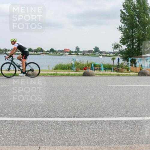 21.06.2025 - 27. Vierlanden-Triathlon H.Heesch http://msf.ph/oto/8026434 15.06.2025 12:12:48 Radfahren 875, 903, 914 meine-sportfotos.de