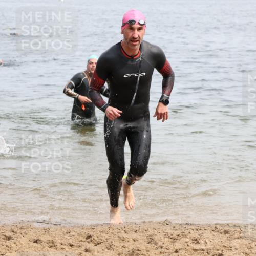 15.06.2025 - 27. Vierlanden-Triathlon Lena Gebhardt http://msf.ph/oto/8026452 15.06.2025 10:58:31 Schwimmen 636, 643, 667, 684, 710, 732, 741, 747 meine-sportfotos.de