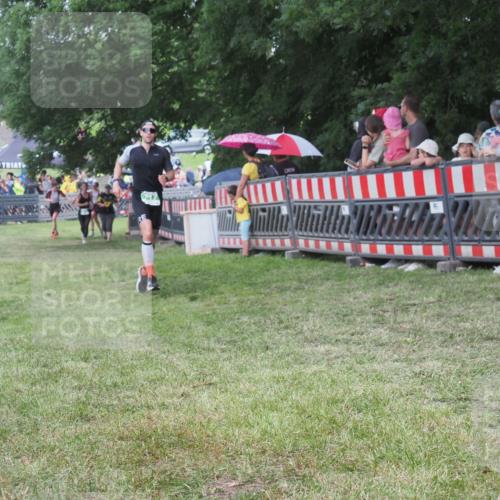 21.06.2025 - 27. Vierlanden-Triathlon KatJ http://msf.ph/oto/8026456 15.06.2025 13:29:35 Ziel 717, 1069, 1070, 1071 meine-sportfotos.de