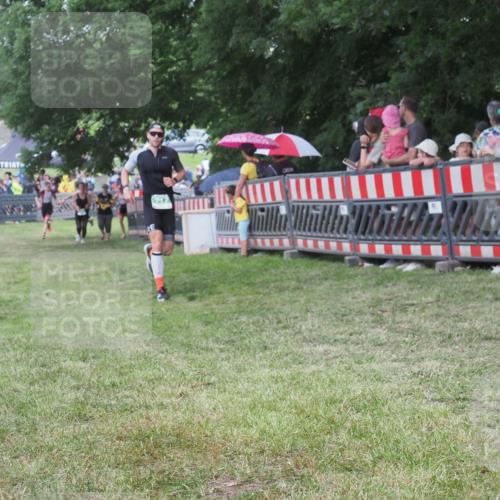 21.06.2025 - 27. Vierlanden-Triathlon KatJ http://msf.ph/oto/8026461 15.06.2025 13:29:35 Ziel 717, 1069, 1070, 1071 meine-sportfotos.de