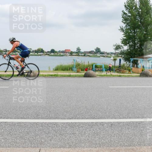 21.06.2025 - 27. Vierlanden-Triathlon H.Heesch http://msf.ph/oto/8026462 15.06.2025 12:12:55 Radfahren 71, 875, 922, 940, 957, 969 meine-sportfotos.de
