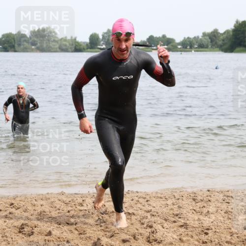 15.06.2025 - 27. Vierlanden-Triathlon Lena Gebhardt http://msf.ph/oto/8026471 15.06.2025 10:58:32 Schwimmen 636, 643, 667, 684, 732, 741, 747 meine-sportfotos.de