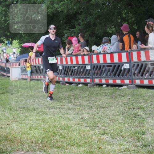 21.06.2025 - 27. Vierlanden-Triathlon KatJ http://msf.ph/oto/8026492 15.06.2025 13:29:36 Ziel 717, 1061, 1069, 1070, 1071 meine-sportfotos.de