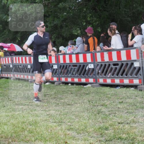 21.06.2025 - 27. Vierlanden-Triathlon KatJ http://msf.ph/oto/8026502 15.06.2025 13:29:37 Ziel 717, 1061, 1069, 1070, 1071 meine-sportfotos.de