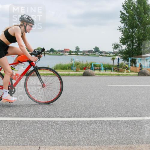 21.06.2025 - 27. Vierlanden-Triathlon H.Heesch http://msf.ph/oto/8026503 15.06.2025 12:12:59 Radfahren 922, 940, 957 meine-sportfotos.de