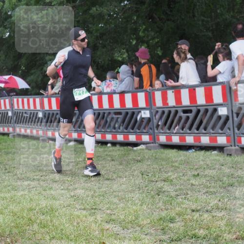 21.06.2025 - 27. Vierlanden-Triathlon KatJ http://msf.ph/oto/8026507 15.06.2025 13:29:37 Ziel 717, 1061, 1069, 1070, 1071 meine-sportfotos.de