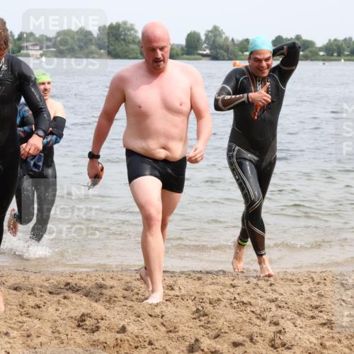 15.06.2025 - 27. Vierlanden-Triathlon Lena Gebhardt http://msf.ph/oto/8026518 15.06.2025 10:58:36 Schwimmen 636, 643, 667, 684, 732, 741, 743, 747 meine-sportfotos.de
