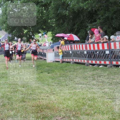 21.06.2025 - 27. Vierlanden-Triathlon KatJ http://msf.ph/oto/8026525 15.06.2025 13:29:40 Ziel 109, 1061, 1069, 1070, 1071 meine-sportfotos.de