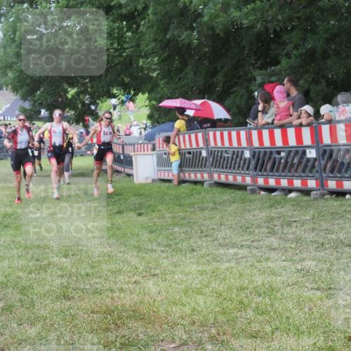 21.06.2025 - 27. Vierlanden-Triathlon KatJ http://msf.ph/oto/8026528 15.06.2025 13:29:40 Ziel 109, 1061, 1069, 1070, 1071 meine-sportfotos.de