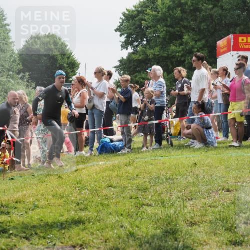 15.06.2025 - 27. Vierlanden-Triathlon KatJ http://msf.ph/oto/8026546 15.06.2025 11:00:21 Schwimmen 646, 657, 662, 694, 731 meine-sportfotos.de