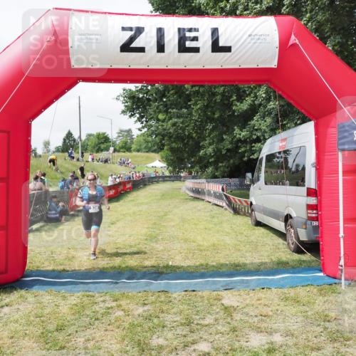 21.06.2025 - 27. Vierlanden-Triathlon MichiJ http://msf.ph/oto/8026555 15.06.2026 11:59:32 Ziel 538 meine-sportfotos.de