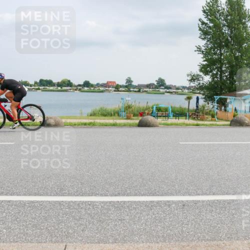 21.06.2025 - 27. Vierlanden-Triathlon H.Heesch http://msf.ph/oto/8026560 15.06.2025 12:13:37 Radfahren 941, 950 meine-sportfotos.de