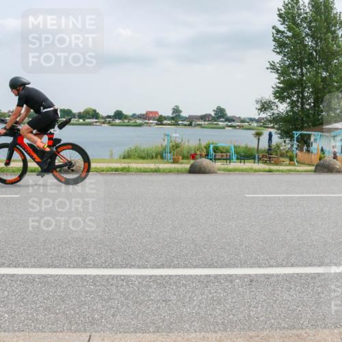 21.06.2025 - 27. Vierlanden-Triathlon H.Heesch http://msf.ph/oto/8026568 15.06.2025 12:13:39 Radfahren 941, 950 meine-sportfotos.de