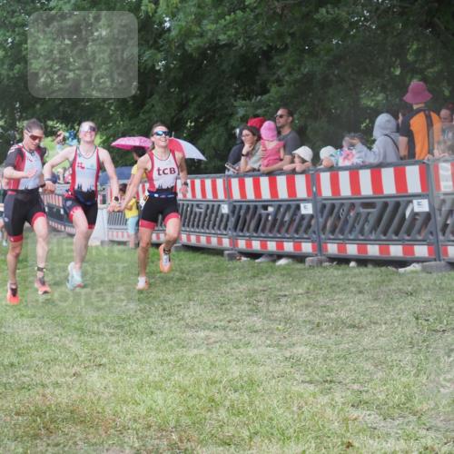 21.06.2025 - 27. Vierlanden-Triathlon KatJ http://msf.ph/oto/8026575 15.06.2025 13:29:41 Ziel 109, 1061, 1069, 1070, 1071 meine-sportfotos.de