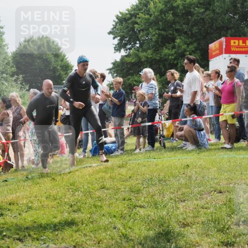 15.06.2025 - 27. Vierlanden-Triathlon KatJ http://msf.ph/oto/8026584 15.06.2025 11:00:21 Schwimmen 646, 657, 662, 694, 731 meine-sportfotos.de