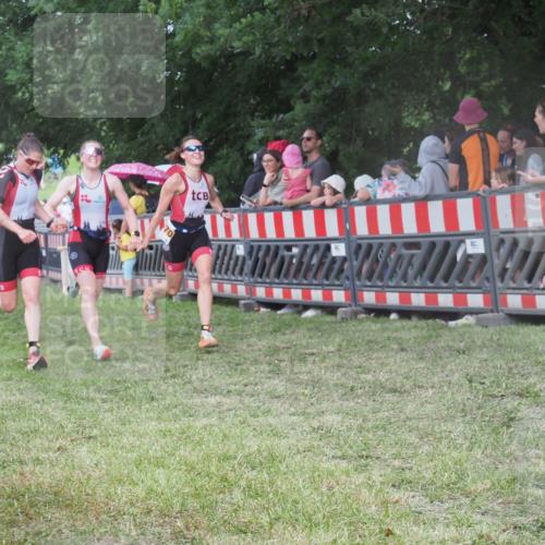 21.06.2025 - 27. Vierlanden-Triathlon KatJ http://msf.ph/oto/8026585 15.06.2025 13:29:41 Ziel 109, 1061, 1069, 1070, 1071 meine-sportfotos.de