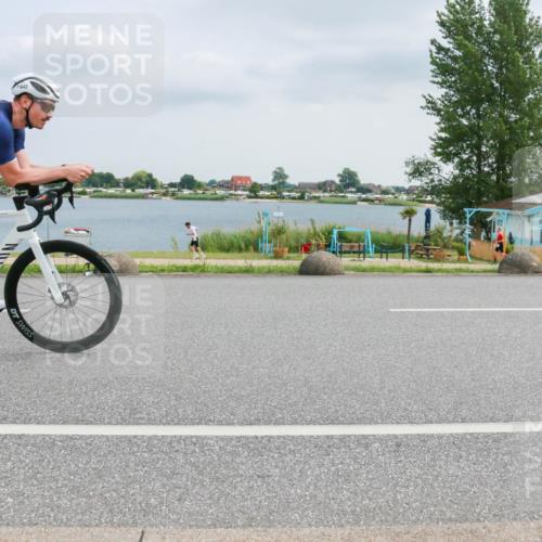 21.06.2025 - 27. Vierlanden-Triathlon H.Heesch http://msf.ph/oto/8026595 15.06.2025 12:13:58 Radfahren 642, 715 meine-sportfotos.de