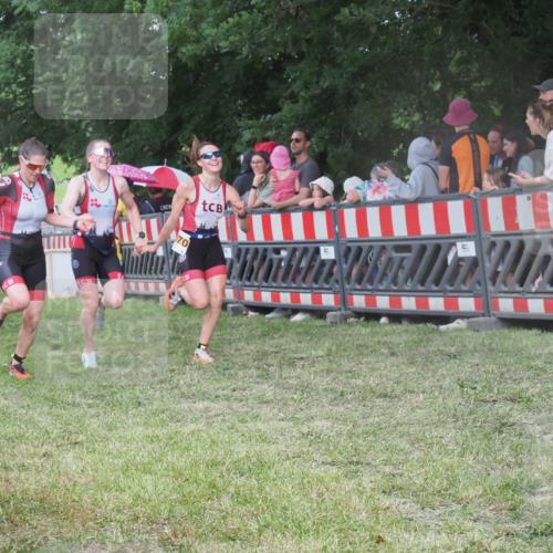21.06.2025 - 27. Vierlanden-Triathlon KatJ http://msf.ph/oto/8026596 15.06.2025 13:29:42 Ziel 109, 1061, 1069, 1070, 1071 meine-sportfotos.de