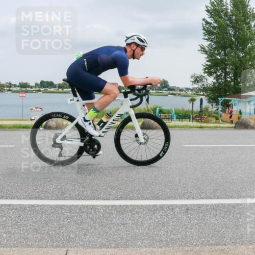 21.06.2025 - 27. Vierlanden-Triathlon H.Heesch http://msf.ph/oto/8026601 15.06.2025 12:13:58 Radfahren 642, 715 meine-sportfotos.de