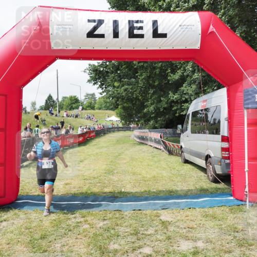 21.06.2025 - 27. Vierlanden-Triathlon MichiJ http://msf.ph/oto/8026603 15.06.2026 11:59:33 Ziel 538 meine-sportfotos.de