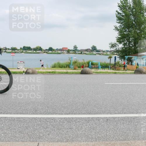 21.06.2025 - 27. Vierlanden-Triathlon H.Heesch http://msf.ph/oto/8026604 15.06.2025 12:13:58 Radfahren 642, 715 meine-sportfotos.de