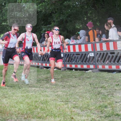 21.06.2025 - 27. Vierlanden-Triathlon KatJ http://msf.ph/oto/8026619 15.06.2025 13:29:42 Ziel 109, 1061, 1069, 1070, 1071 meine-sportfotos.de