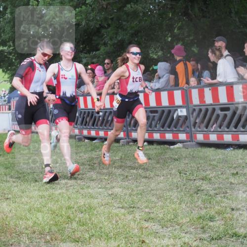 21.06.2025 - 27. Vierlanden-Triathlon KatJ http://msf.ph/oto/8026629 15.06.2025 13:29:42 Ziel 109, 1061, 1069, 1070, 1071 meine-sportfotos.de