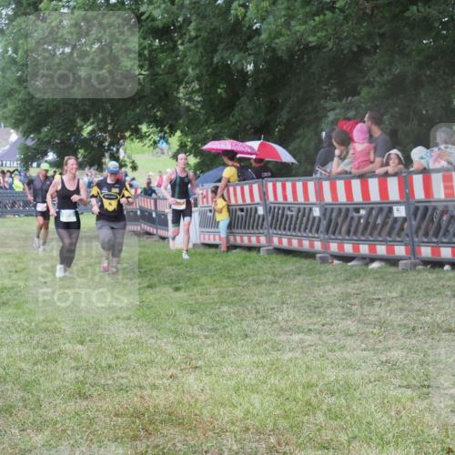 21.06.2025 - 27. Vierlanden-Triathlon KatJ http://msf.ph/oto/8026639 15.06.2025 13:29:43 Ziel 109, 1061, 1069, 1070, 1071 meine-sportfotos.de