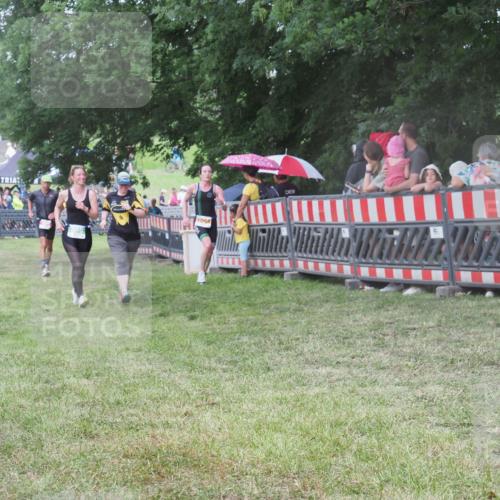 21.06.2025 - 27. Vierlanden-Triathlon KatJ http://msf.ph/oto/8026651 15.06.2025 13:29:43 Ziel 109, 1061, 1069, 1070, 1071 meine-sportfotos.de