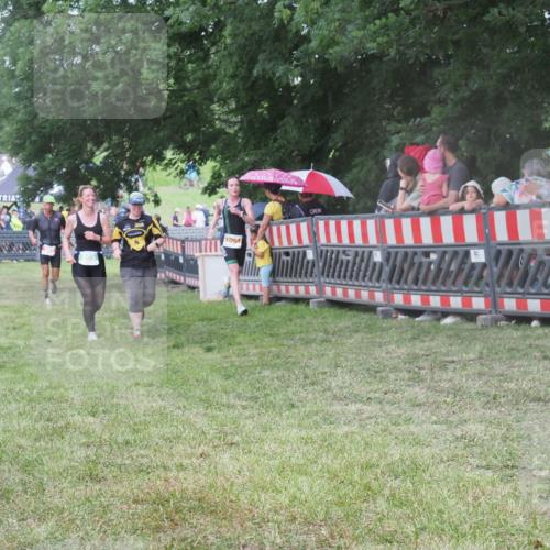 21.06.2025 - 27. Vierlanden-Triathlon KatJ http://msf.ph/oto/8026663 15.06.2025 13:29:44 Ziel 109, 1061 meine-sportfotos.de