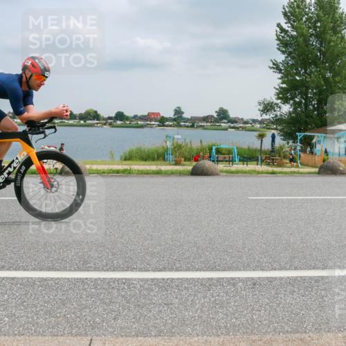 21.06.2025 - 27. Vierlanden-Triathlon H.Heesch http://msf.ph/oto/8026670 15.06.2025 12:14:47 Radfahren 697, 900 meine-sportfotos.de