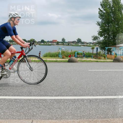 21.06.2025 - 27. Vierlanden-Triathlon H.Heesch http://msf.ph/oto/8026678 15.06.2025 12:14:48 Radfahren 697, 812, 900 meine-sportfotos.de
