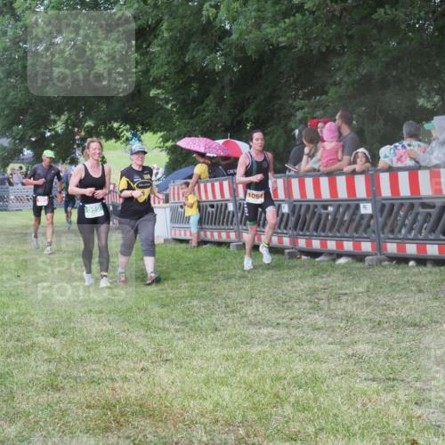 21.06.2025 - 27. Vierlanden-Triathlon KatJ http://msf.ph/oto/8026685 15.06.2025 13:29:45 Ziel 109, 1061 meine-sportfotos.de