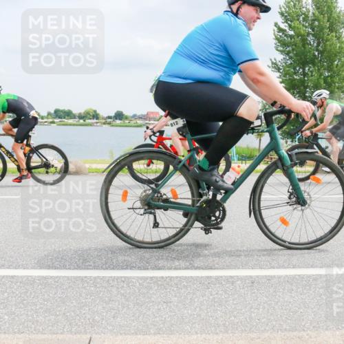 21.06.2025 - 27. Vierlanden-Triathlon H.Heesch http://msf.ph/oto/8026691 15.06.2025 12:14:53 Radfahren 812, 1039, 1040, 1042, 1043 meine-sportfotos.de
