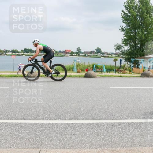21.06.2025 - 27. Vierlanden-Triathlon H.Heesch http://msf.ph/oto/8026697 15.06.2025 12:14:54 Radfahren 207, 686, 812, 1039, 1040, 1042, 1043 meine-sportfotos.de