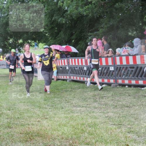 21.06.2025 - 27. Vierlanden-Triathlon KatJ http://msf.ph/oto/8026707 15.06.2025 13:29:45 Ziel 109, 1061 meine-sportfotos.de