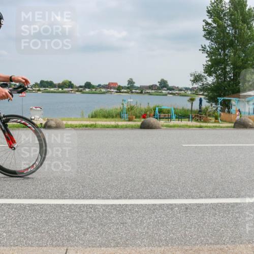 21.06.2025 - 27. Vierlanden-Triathlon H.Heesch http://msf.ph/oto/8026719 15.06.2025 12:15:05 Radfahren 868, 894 meine-sportfotos.de