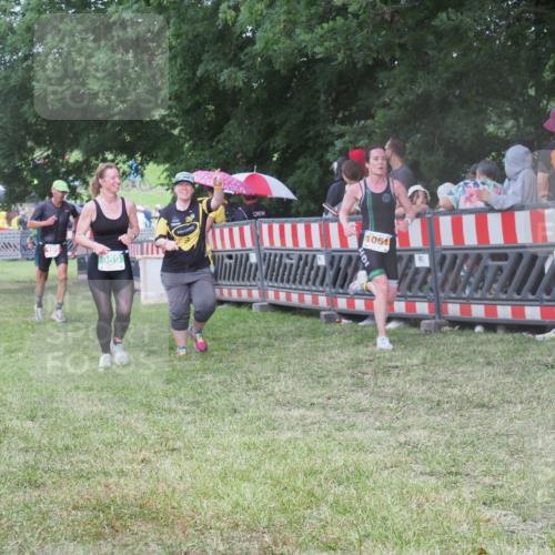 21.06.2025 - 27. Vierlanden-Triathlon KatJ http://msf.ph/oto/8026720 15.06.2025 13:29:45 Ziel 109, 1061 meine-sportfotos.de