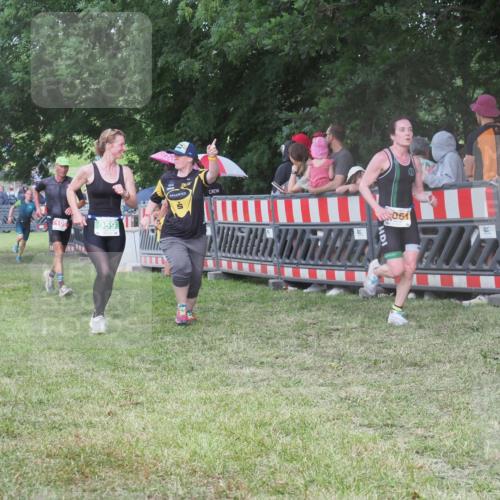21.06.2025 - 27. Vierlanden-Triathlon KatJ http://msf.ph/oto/8026739 15.06.2025 13:29:46 Ziel 109, 1061 meine-sportfotos.de