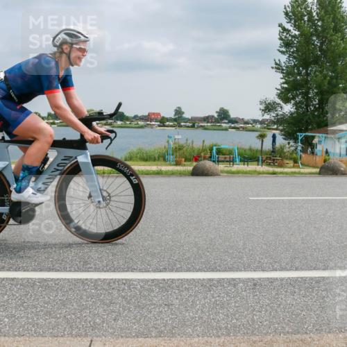 21.06.2025 - 27. Vierlanden-Triathlon H.Heesch http://msf.ph/oto/8026741 15.06.2025 12:15:13 Radfahren 831, 910 meine-sportfotos.de